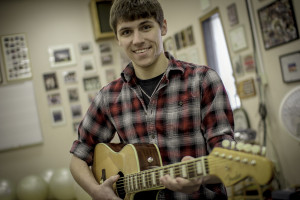 “Cool Guy” Breaks Out Guitar Thirty Minutes after Moving into Dorm