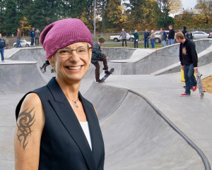 Elizabeth Garrett Finally Fitting in with Wrong Crowd